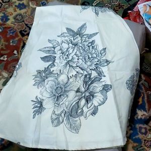 Black and cream Flower Tablecloth